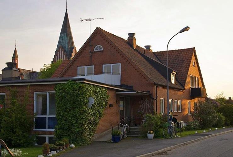Bed And Books Pa Oesterlens Gaesthaerbaerge Glemminge Exterior photo